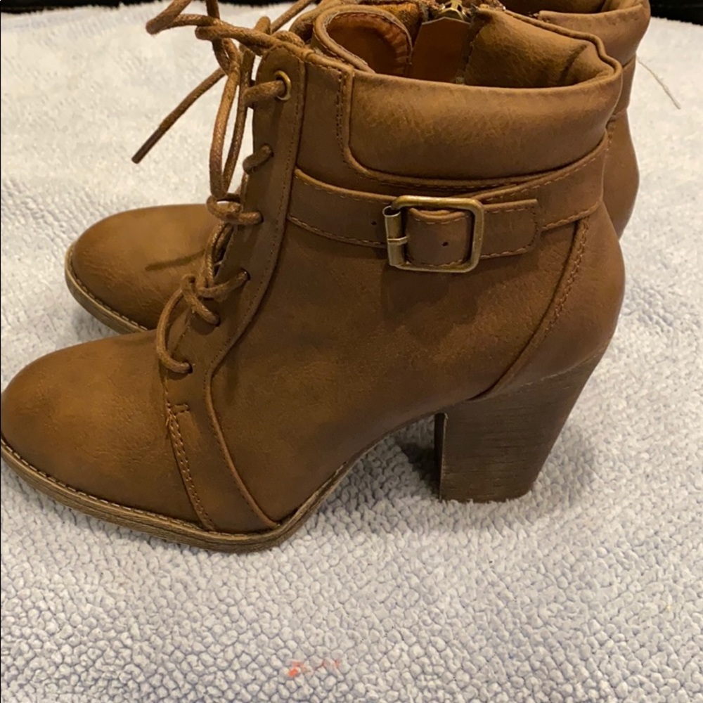 Daisy Fuentes boots